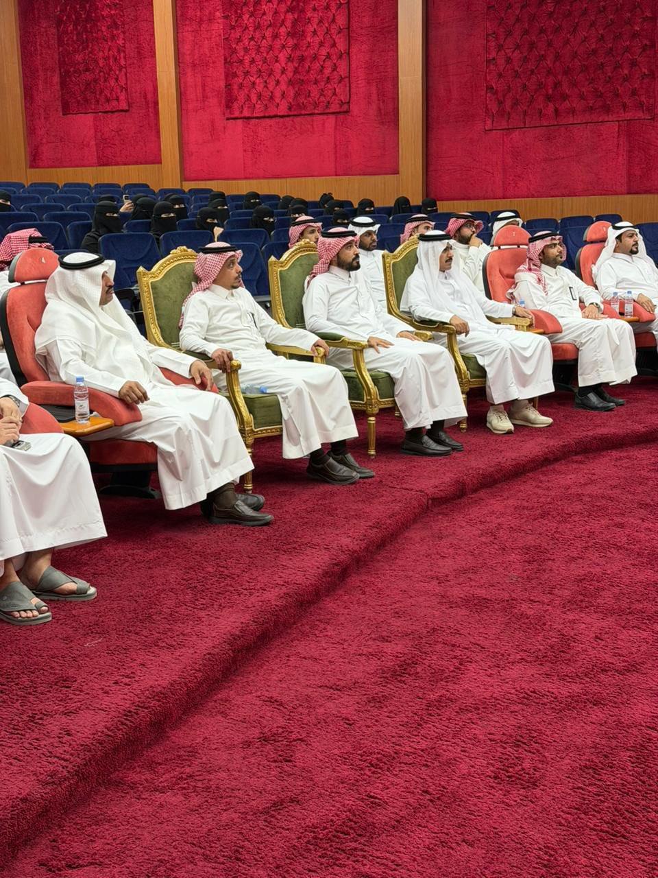لقاء مع طلبة الدراسات العليا 